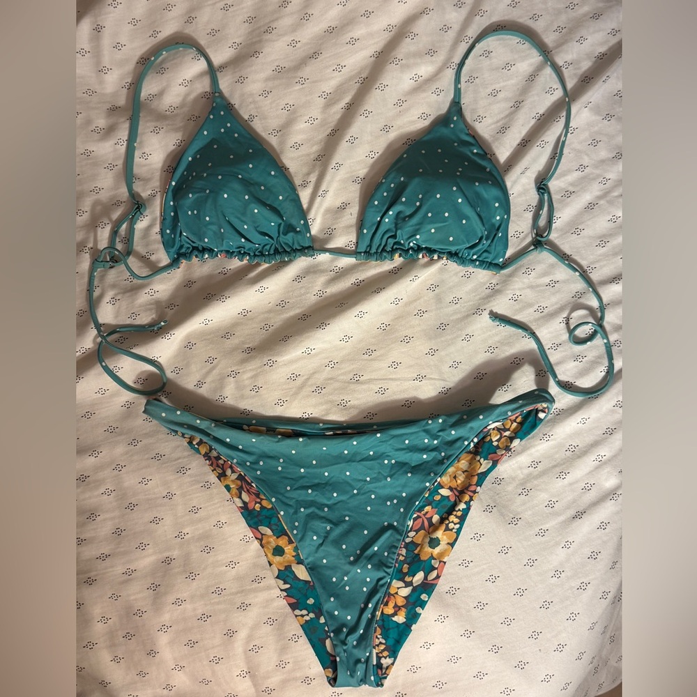 ⭐️Reversible O’Neill triangle bikini set (XL) Floral and Polka Dot
